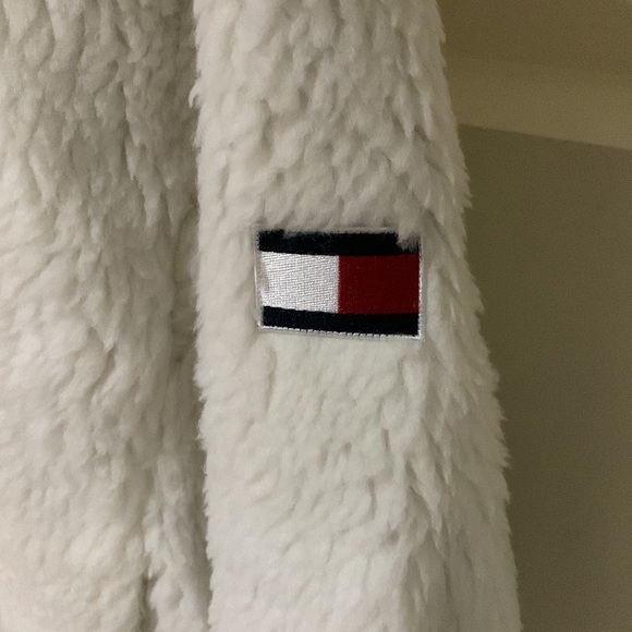 Women fuzzy zip up - Picture 2 of 3